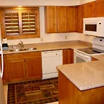 Woods Manor #302-A - Close To Main Street - Access To Indoor Hot Tub And Shuttle