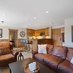 Bear Claw 409 - Ski-In Ski-Out Condo!