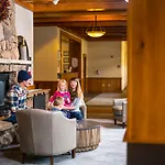 Zephyr Mountain Lodge
