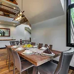 Walk To The Slopes! Completely Remodeled With 5-Star Finishes And Private Hot Tub!