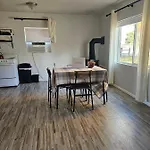 Peaceful, Private And Airy On A 5 Acre Farm