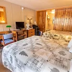 Castle Mountain Lodge