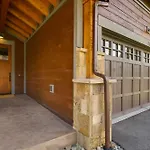 Luxurious Breckenridge Home - Families Welcome!