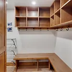 Bear Claw 406 - Ski-In Ski-Out Condo!