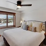 Bear Claw 406 - Ski-In Ski-Out Condo!