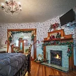 Holden House 1902 Bed & Breakfast Inn