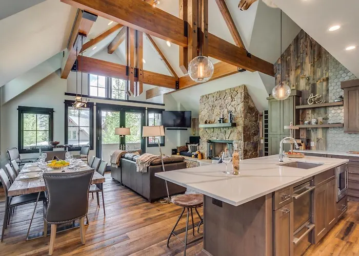 Walk To The Slopes! Completely Remodeled With 5-Star Finishes And Private Hot Tub!