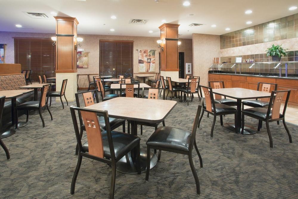 Hotel Express & By Ihg Trinidad