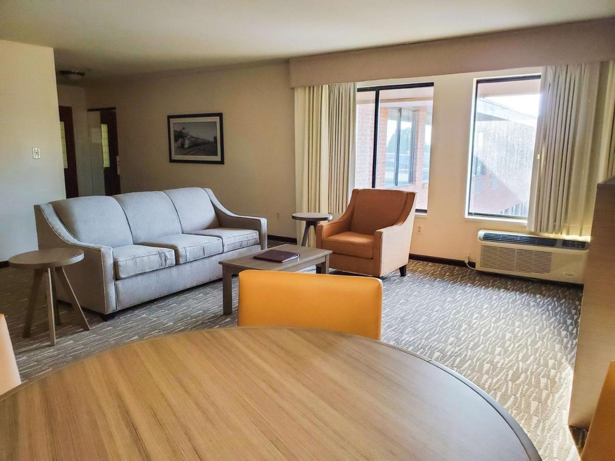 Western Plaza Hotel 3*