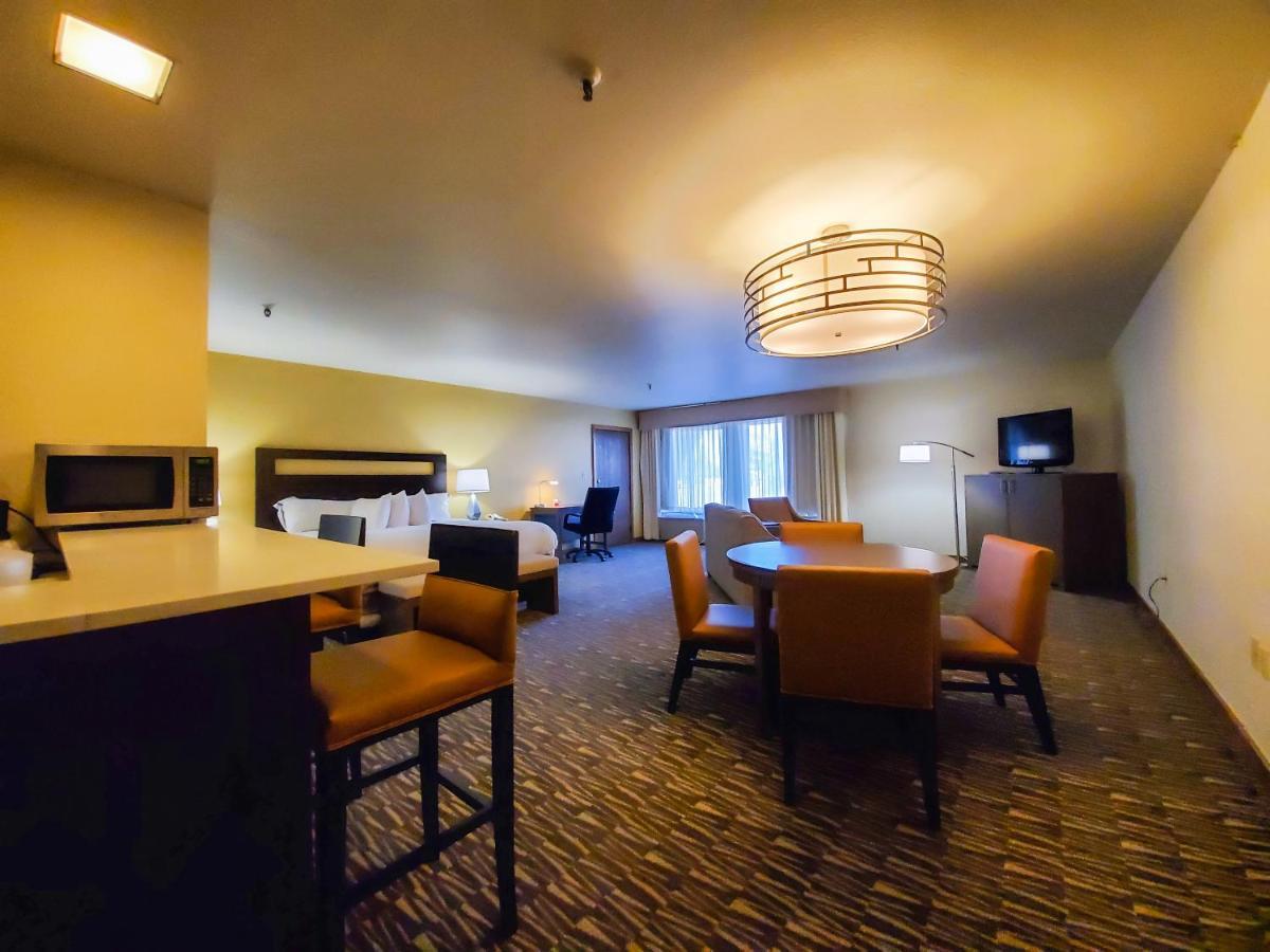 Western Plaza 3* Longmont