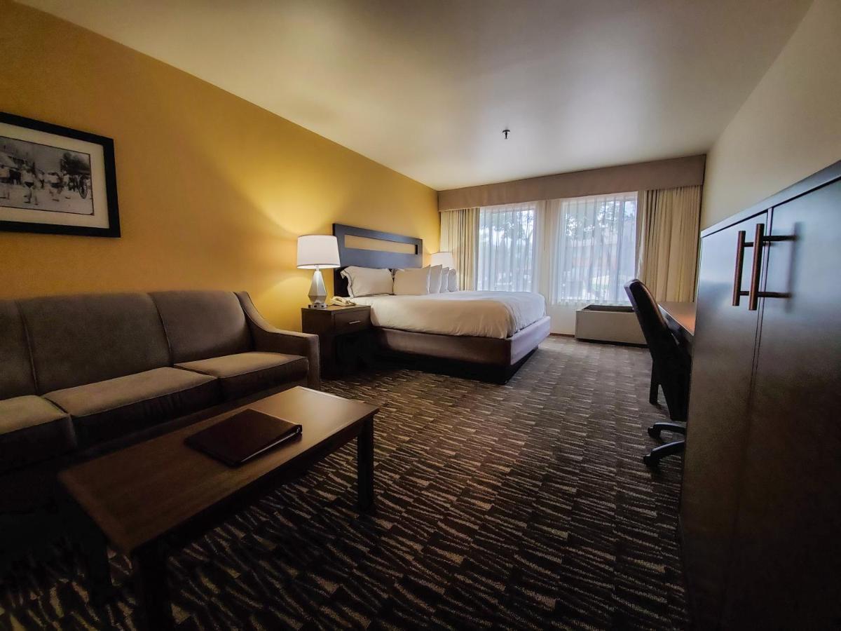 Western Plaza 3* Longmont