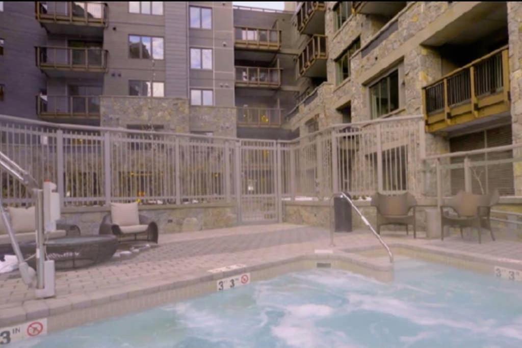 Apartment Luxury, Meters To Lionshead Gondola. The Lion
