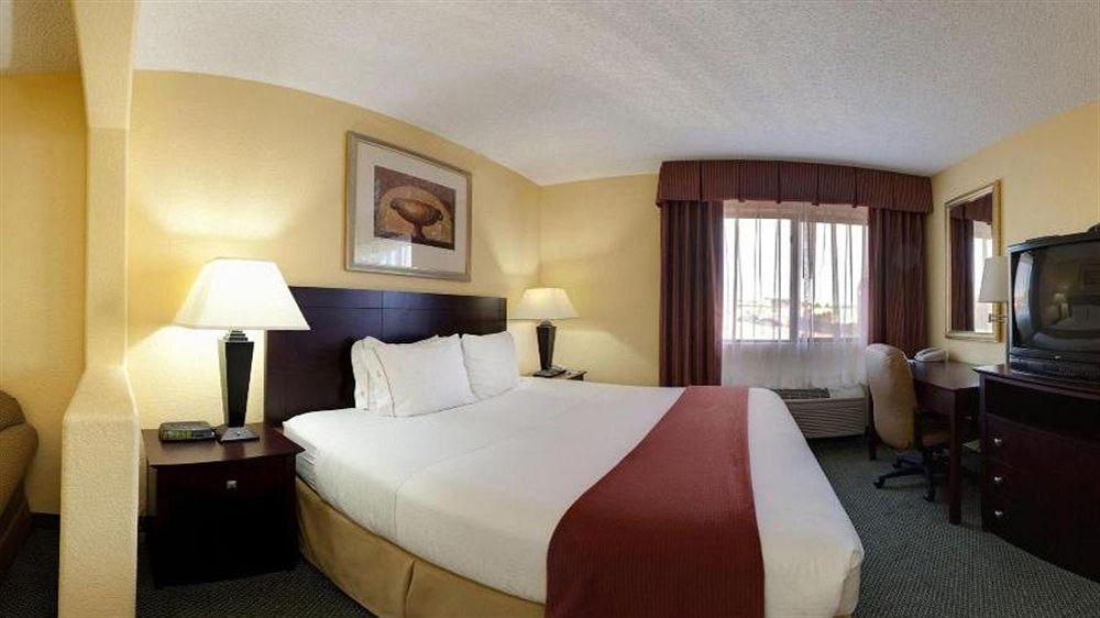 Holiday Express & North By Ihg Hotel Colorado Springs