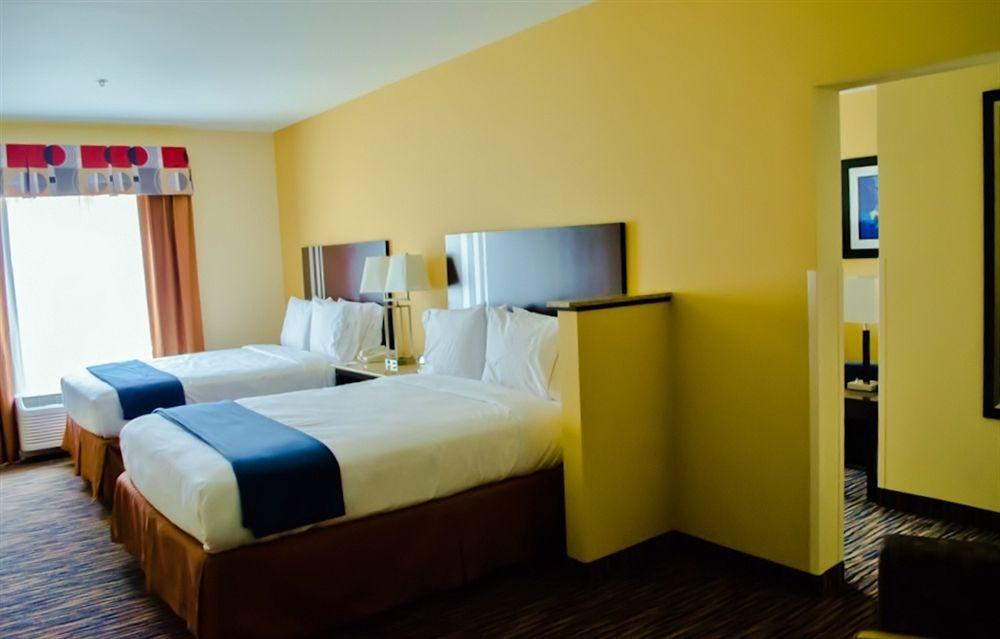 Express & Denver North - By Ihg Hotel Thornton