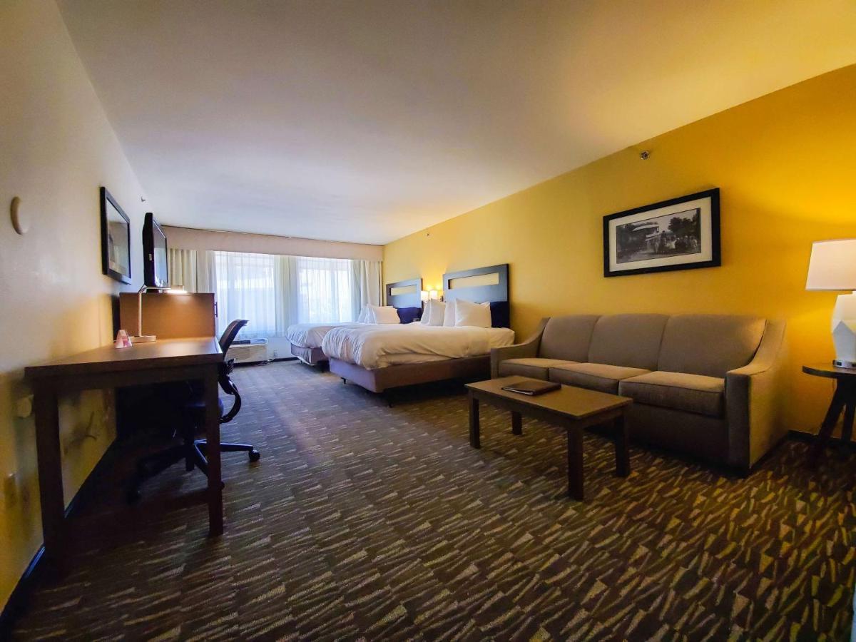 Western Plaza 3*