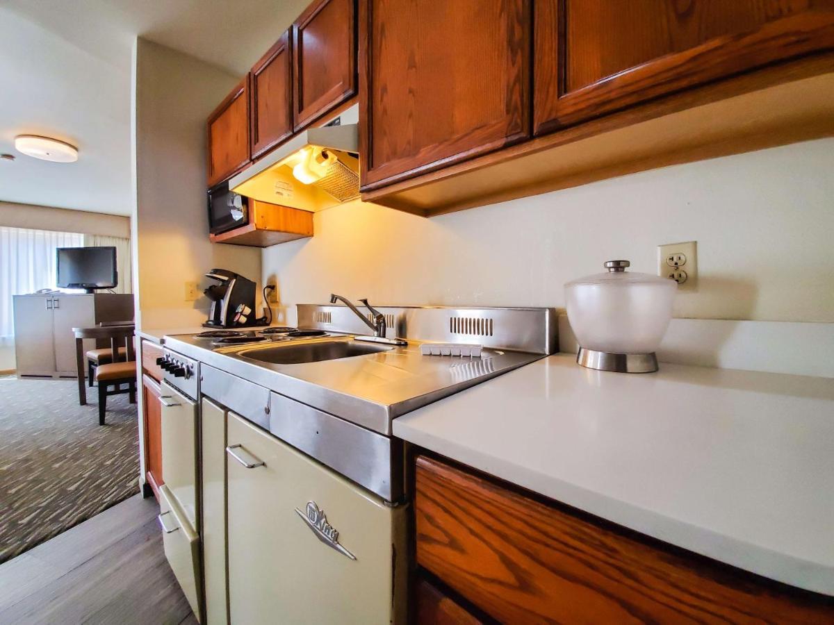 Western Plaza Hotel 3*