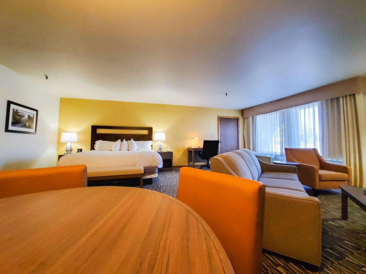 Hotel Western Plaza 3*