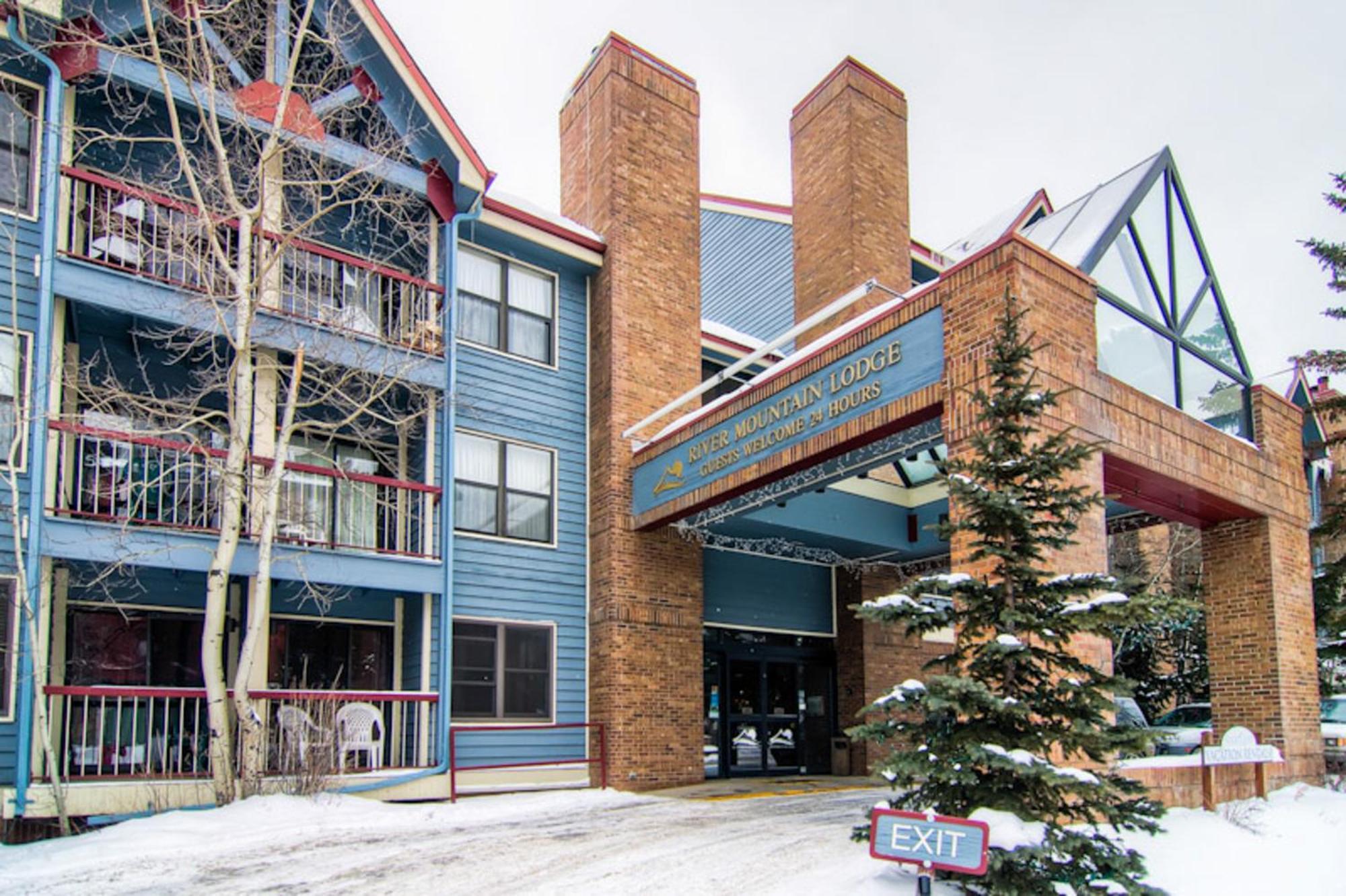 Blue River Escapade Hotel *