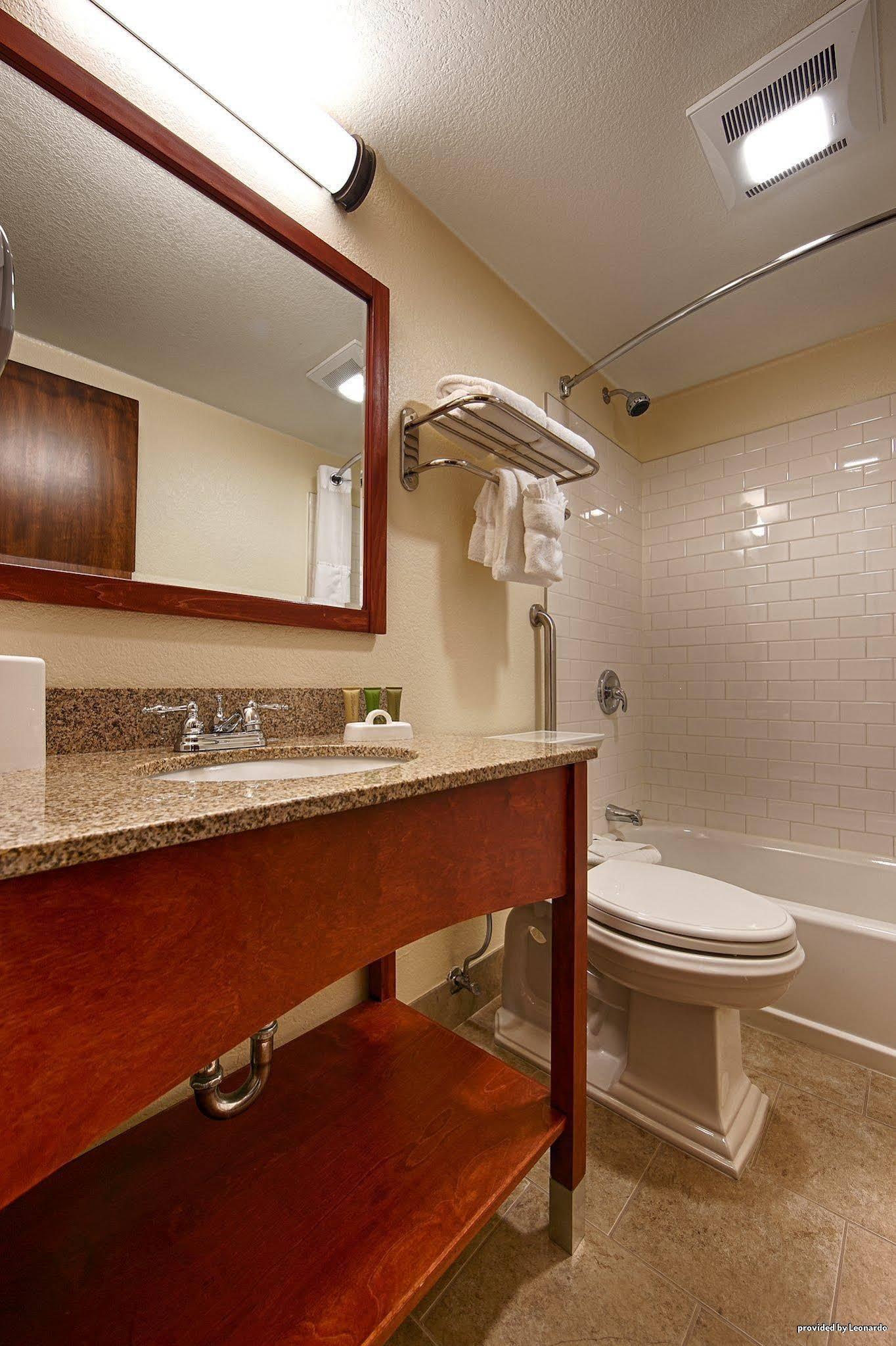 Hotel Western Vail Airport 4*