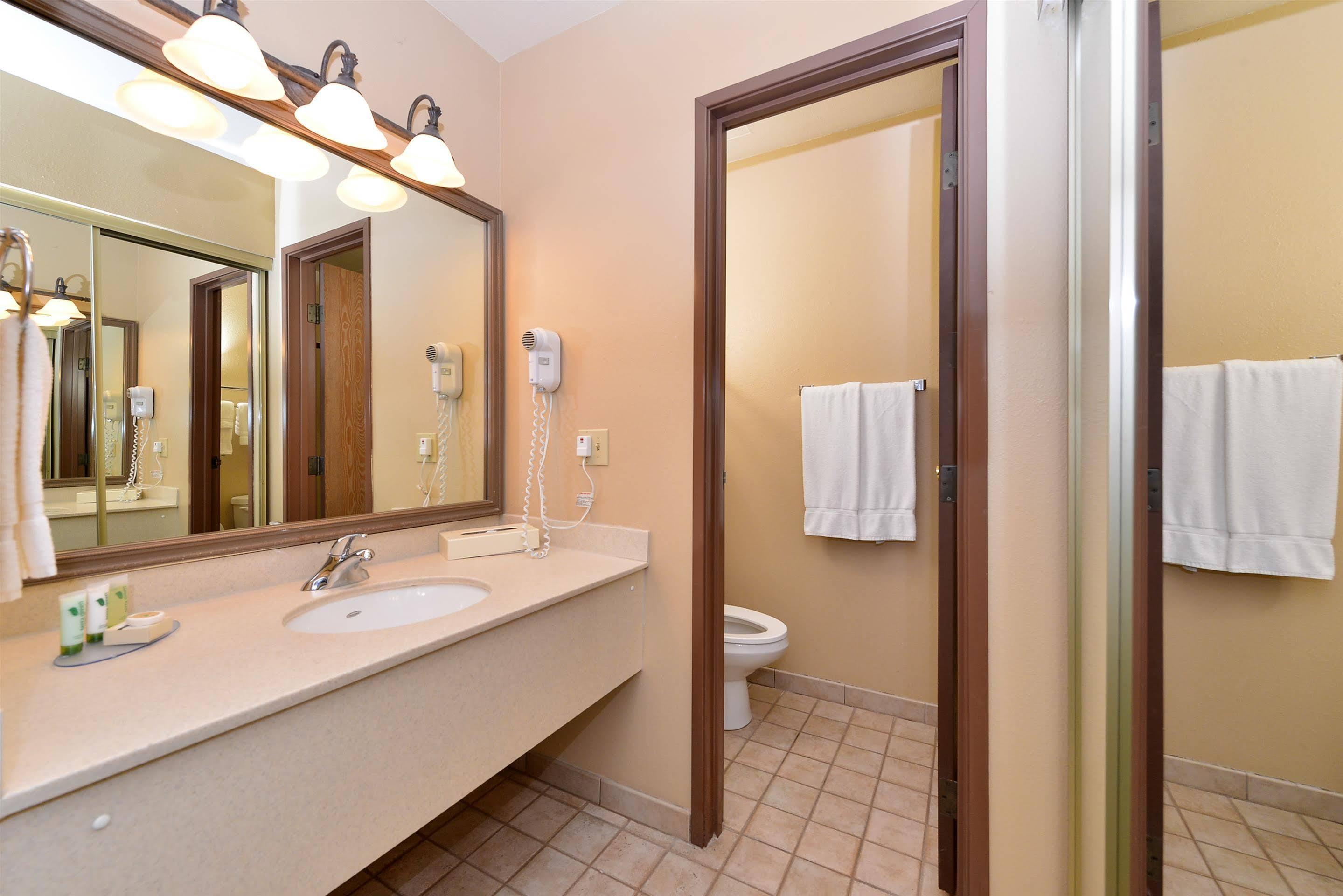 Western Plaza Hotel 3*