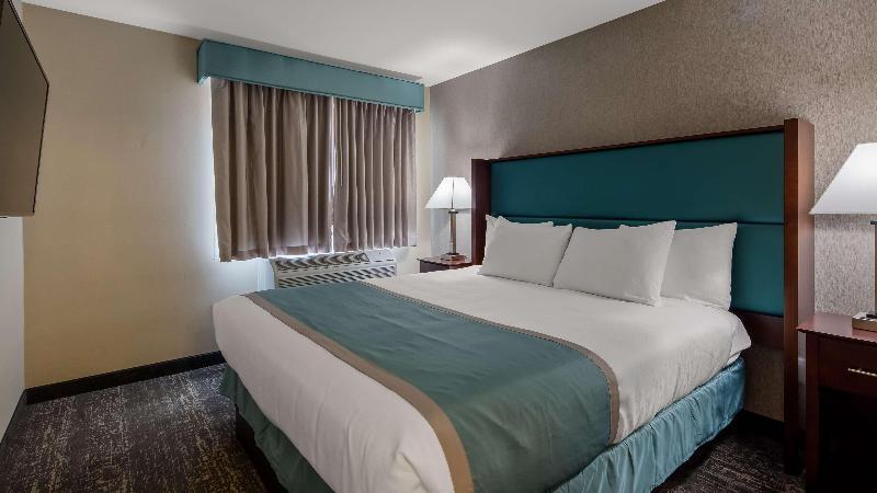 Hotel Western Plaza 3*