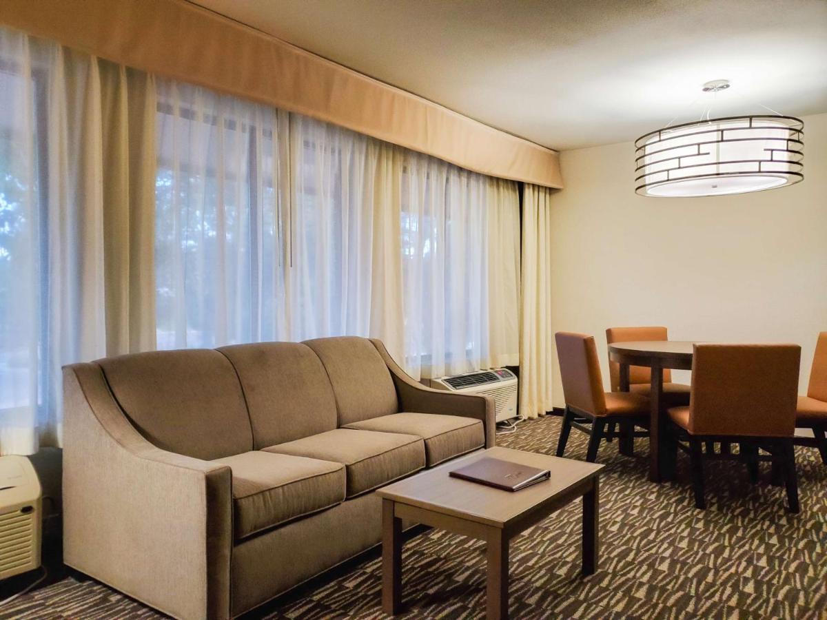 Western Plaza Hotel 3*