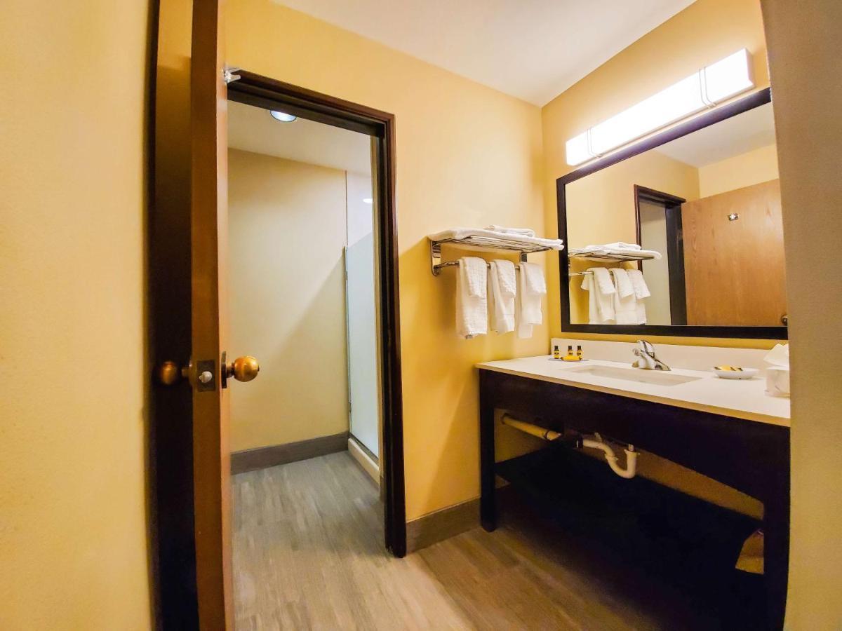 Western Plaza Hotel 3*