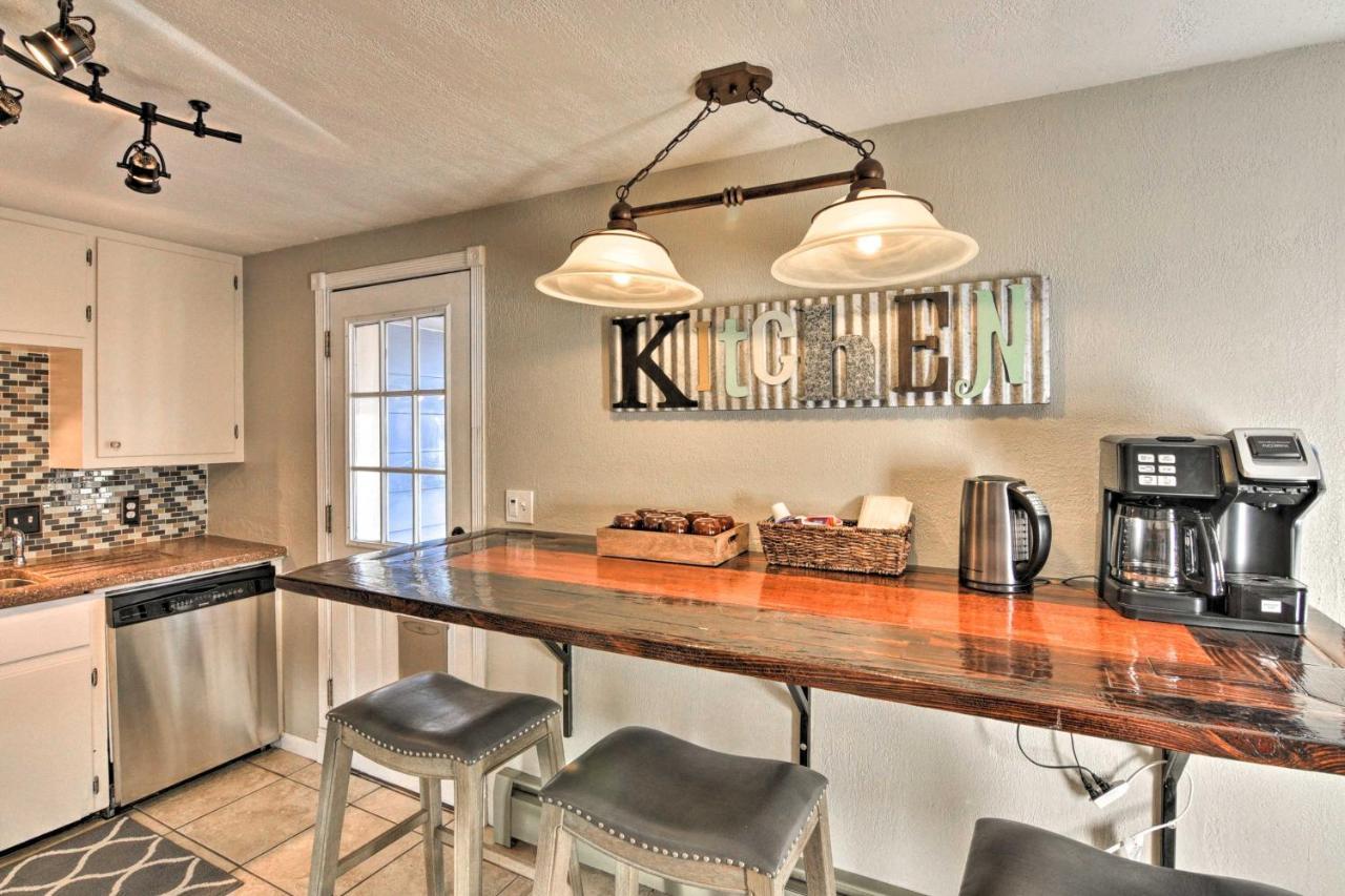 Downtown With Patio And Grill! Holiday home *