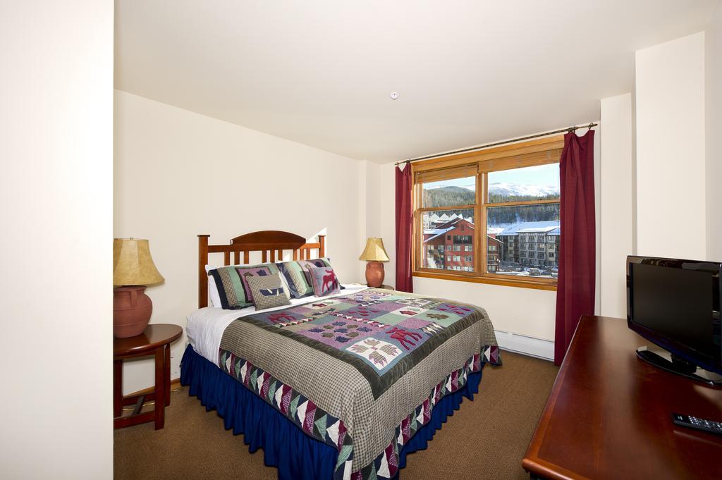 Zephyr Mountain Lodge