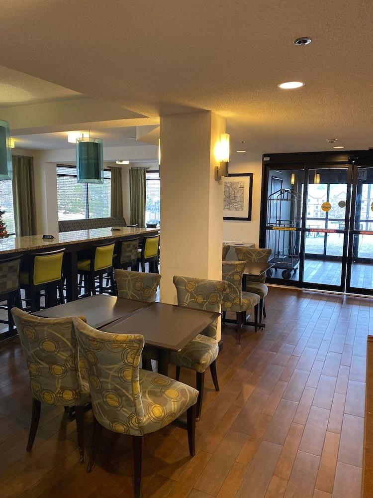 Hotel Spark By Hilton I 25 Central Colorado Springs