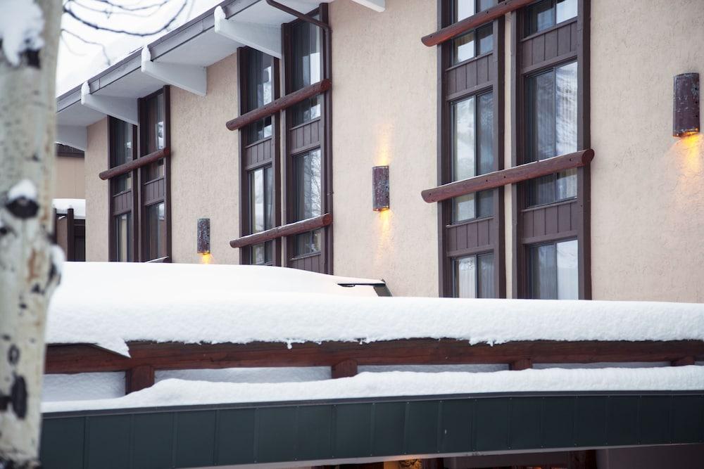 Stonebridge Hotel 4*