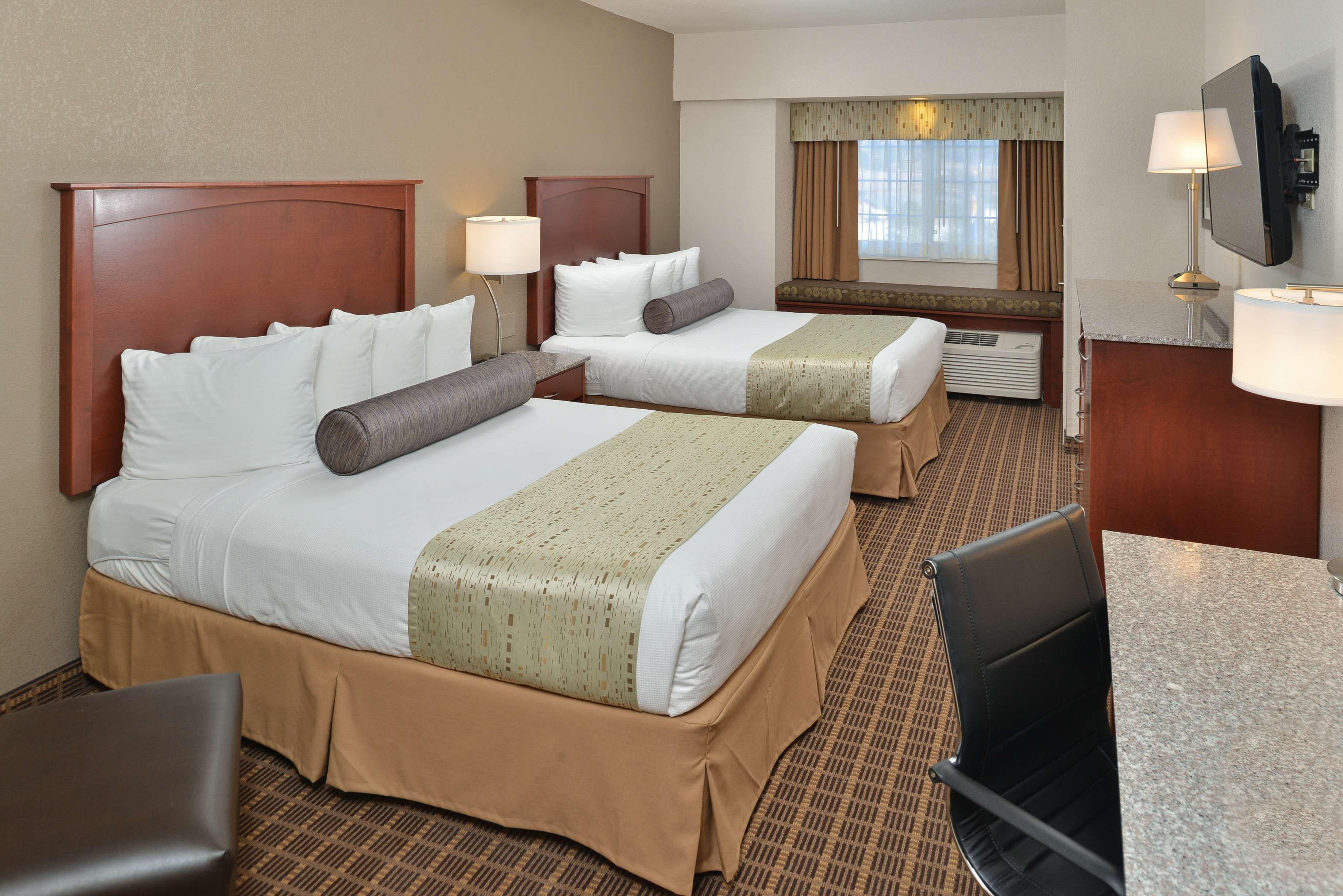 Western Peak Vista & Hotel Colorado Springs