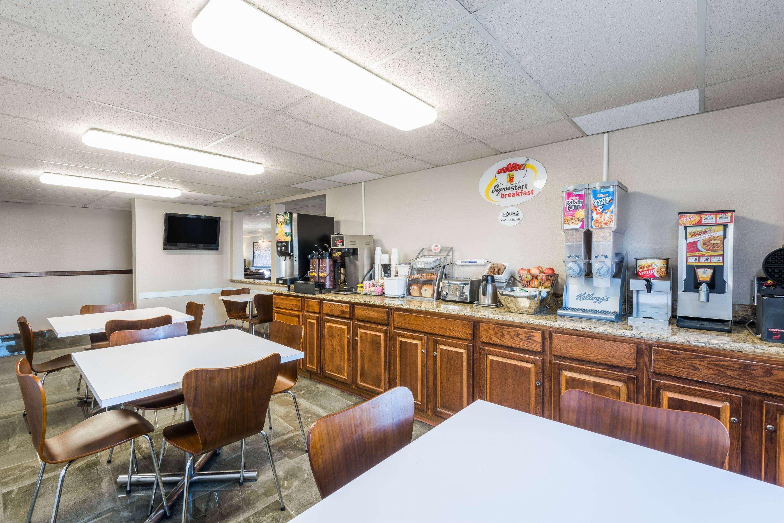 Super 8 By Wyndham North East Denver