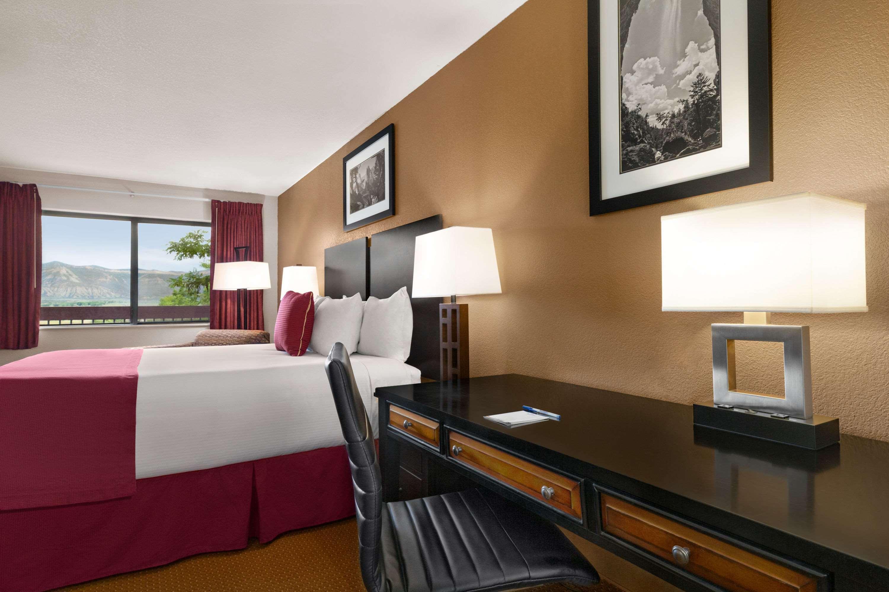 Baymont By Wyndham Hotel Cortez