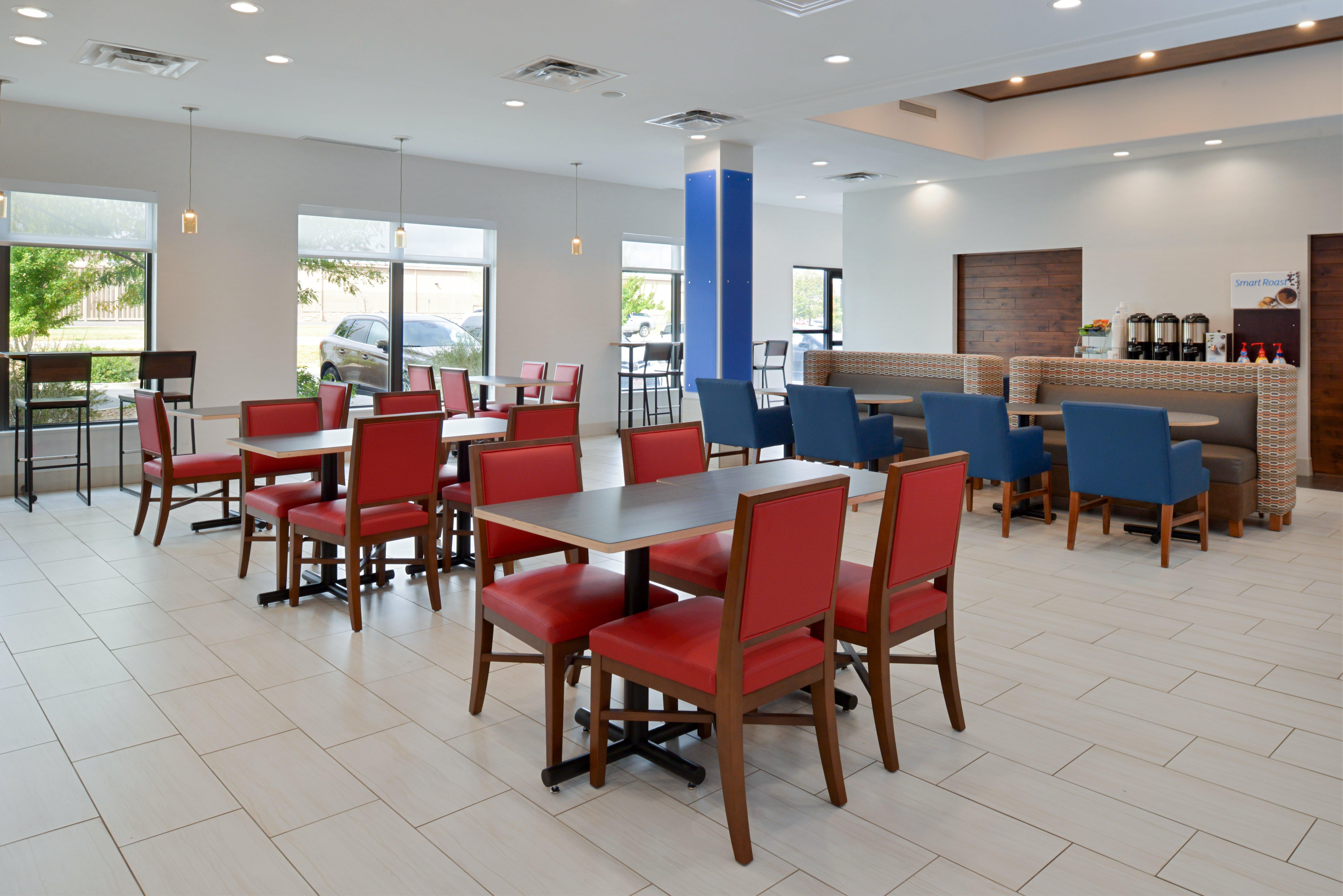Hotel Holiday Express & By Ihg 3*