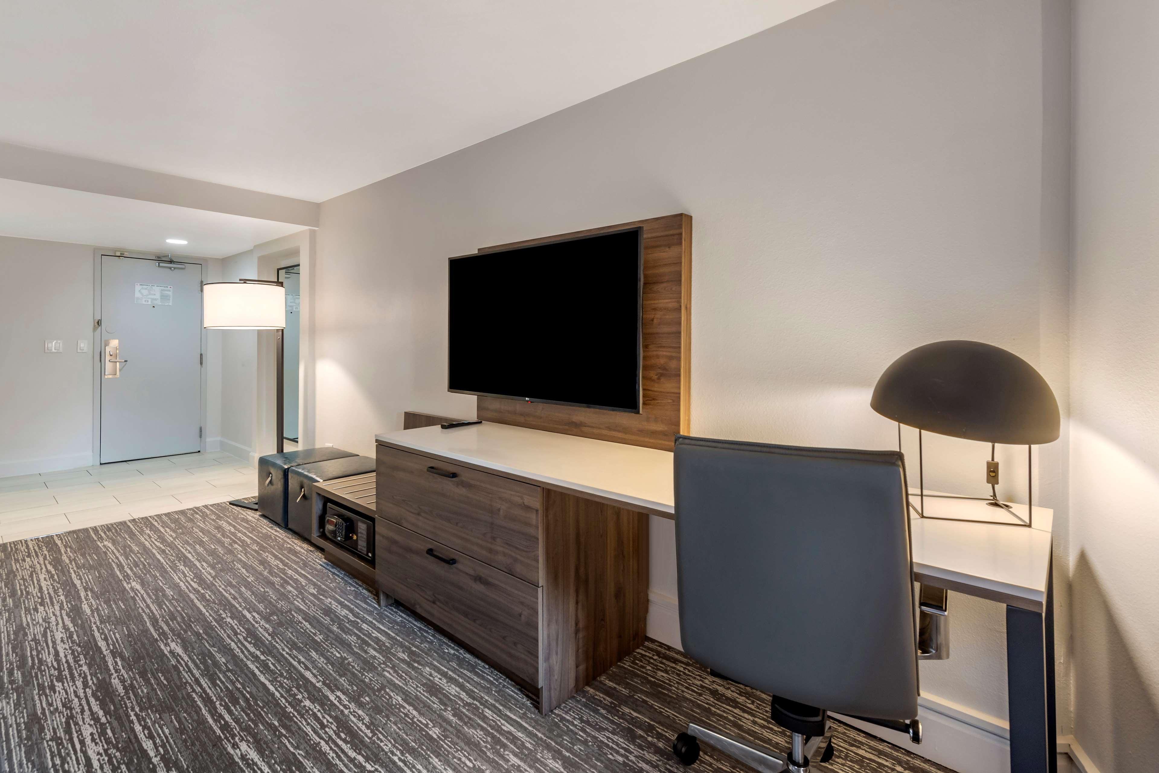 Western Premier East Hotel 3*