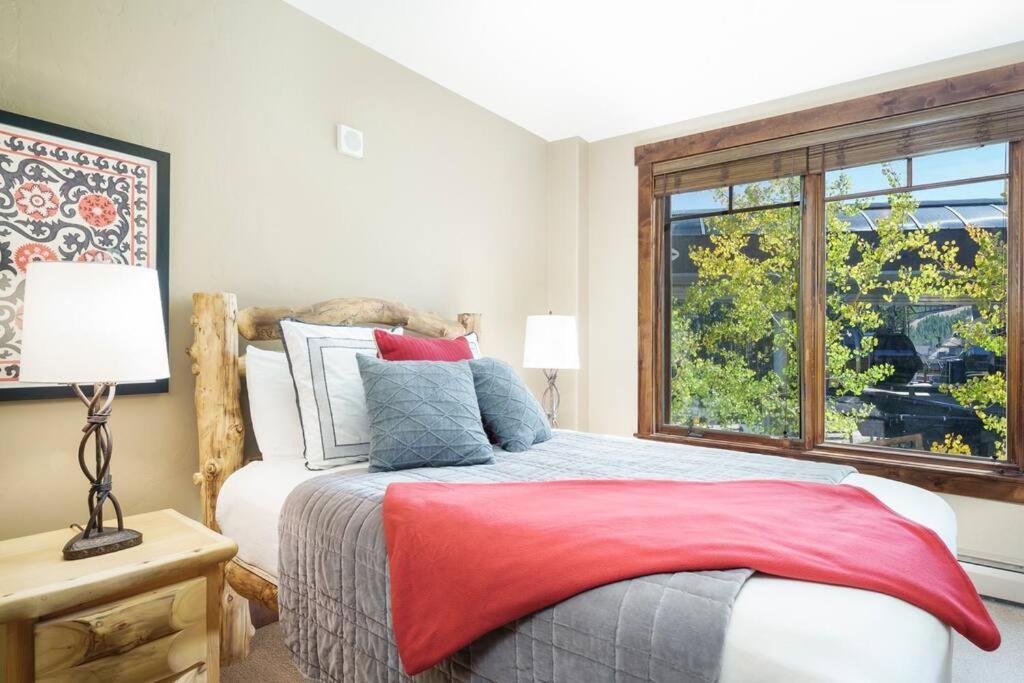 Crystal Peak 7 Paradise With Spectacular Views, Hot Tubs, And Gondola On-site! * Breckenridge