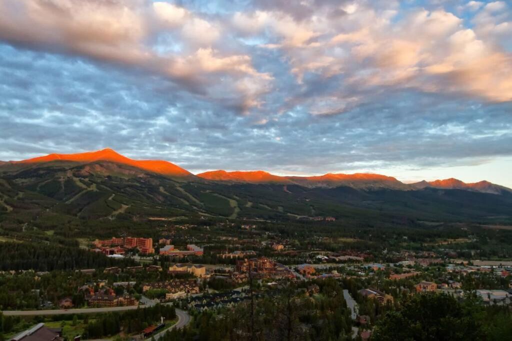 Apartment Crystal Peak 7 Paradise With Spectacular Views, Hot Tubs, And Gondola On-site! *