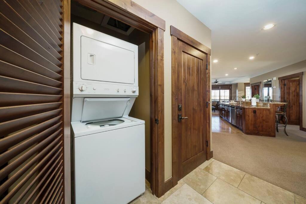 Apartment Crystal Peak 7 Paradise With Spectacular Views, Hot Tubs, And Gondola On-site!