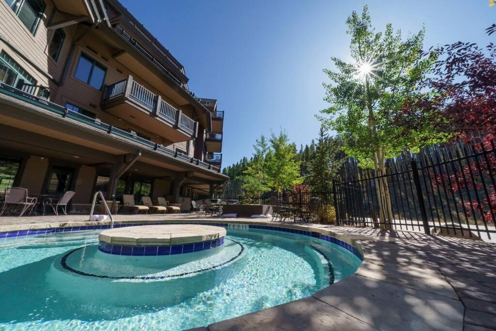 Crystal Peak 7 Paradise With Spectacular Views, Hot Tubs, And Gondola On-site! Apartment Breckenridge
