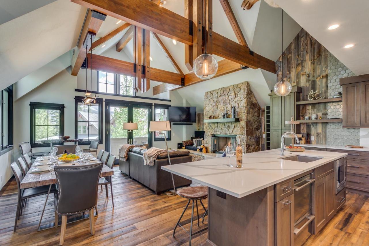 Holiday home Walk To The Slopes! Completely Remodeled With 5-star Finishes And Private Hot Tub! Breckenridge