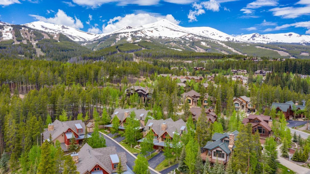 Walk To The Slopes! Completely Remodeled With 5-star Finishes And Private Hot Tub! Holiday home *