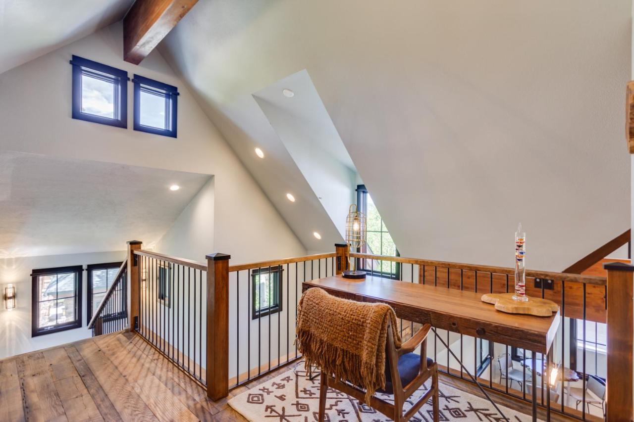 Walk To The Slopes! Completely Remodeled With 5-star Finishes And Private Hot Tub!