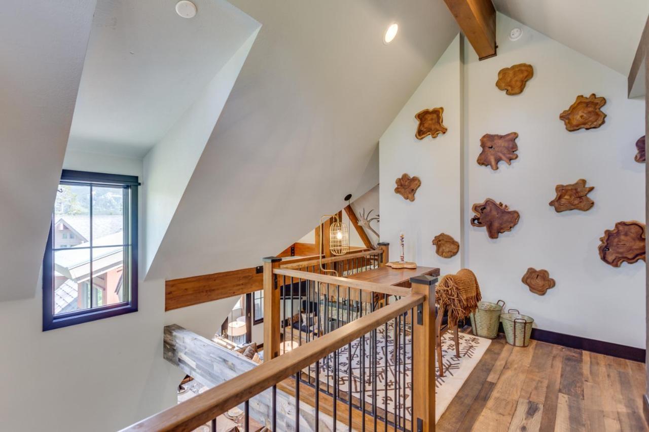 Walk To The Slopes! Completely Remodeled With 5-star Finishes And Private Hot Tub! *