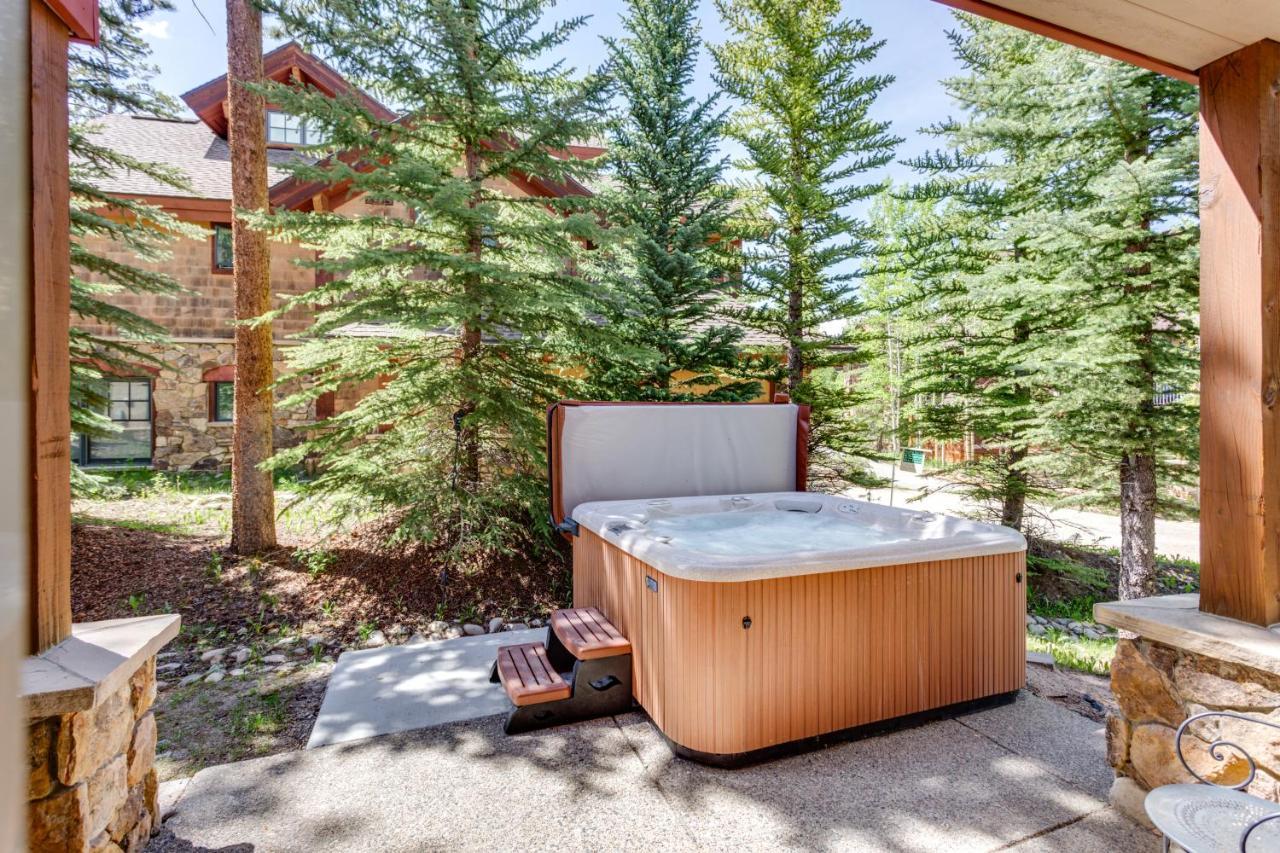 Holiday home Walk To The Slopes! Completely Remodeled With 5-star Finishes And Private Hot Tub!