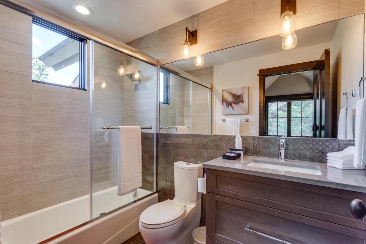 Walk To The Slopes! Completely Remodeled With 5-star Finishes And Private Hot Tub! *