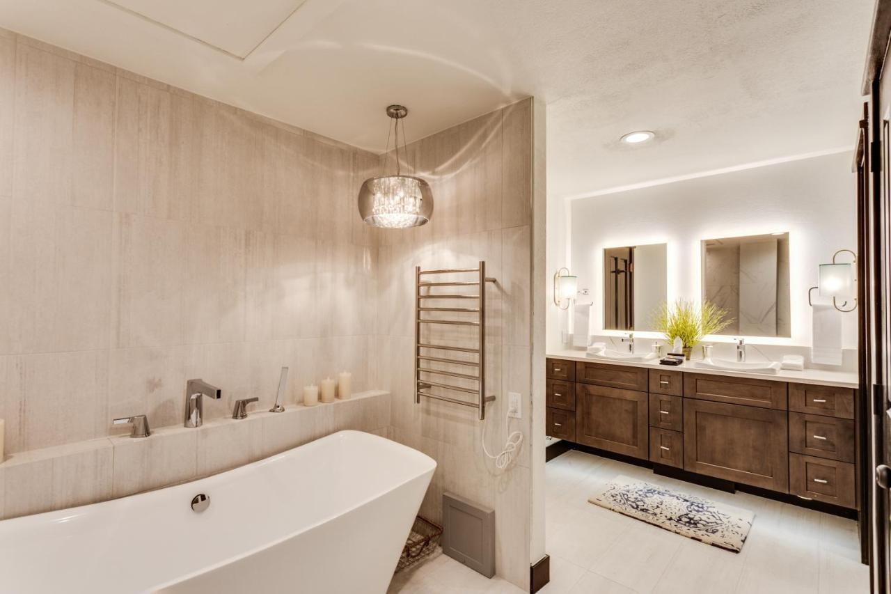 Walk To The Slopes! Completely Remodeled With 5-star Finishes And Private Hot Tub! Breckenridge