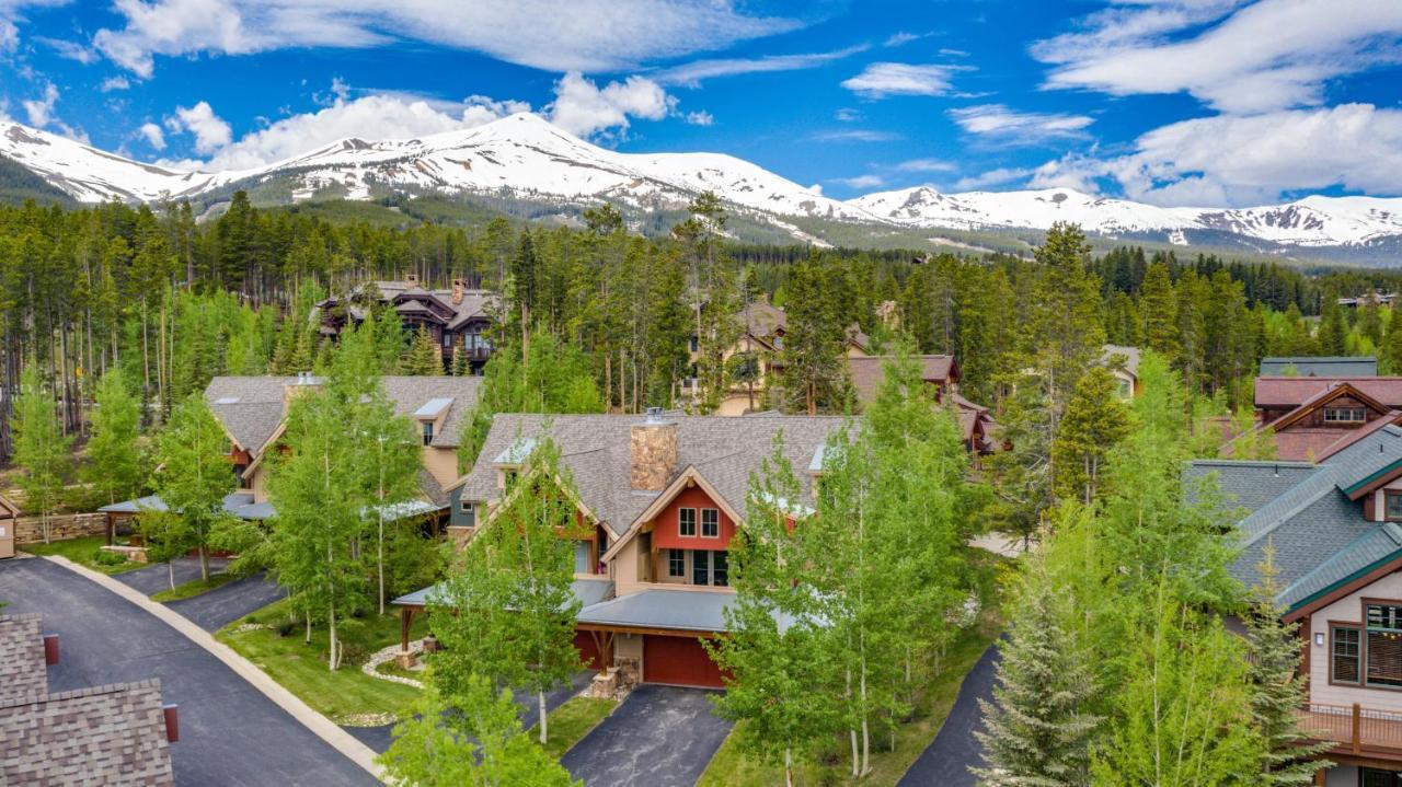 Holiday home Walk To The Slopes! Completely Remodeled With 5-star Finishes And Private Hot Tub!