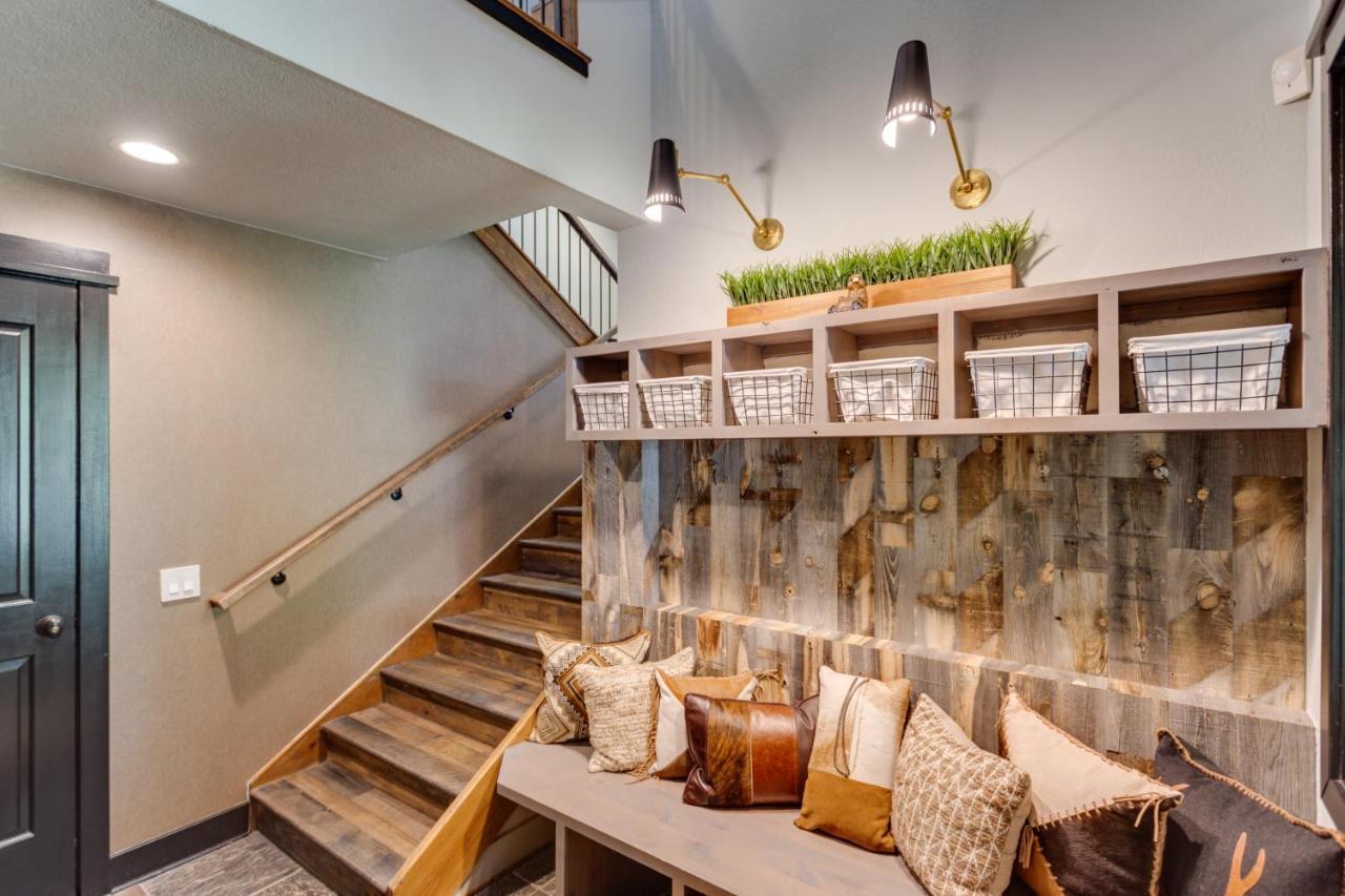Walk To The Slopes! Completely Remodeled With 5-star Finishes And Private Hot Tub!