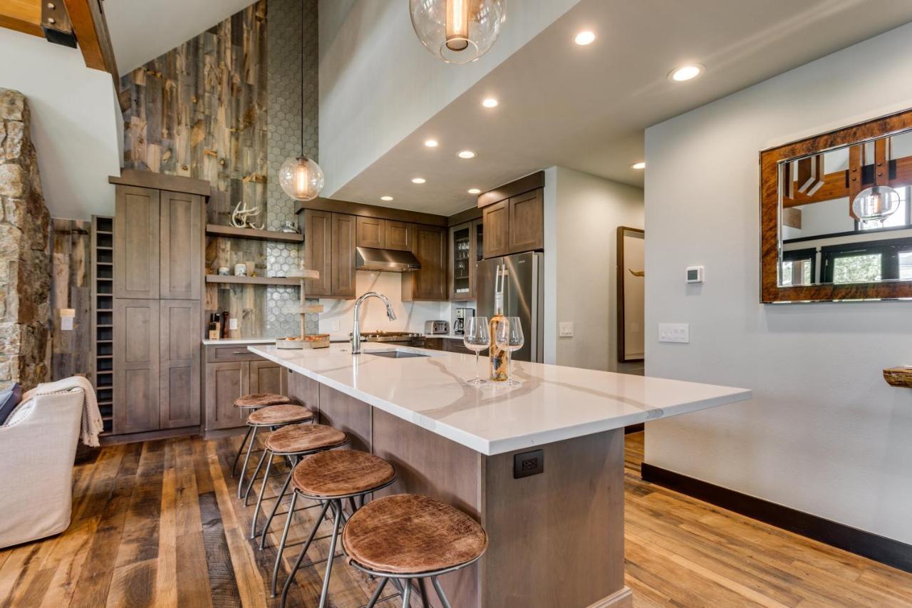 Walk To The Slopes! Completely Remodeled With 5-star Finishes And Private Hot Tub! Breckenridge